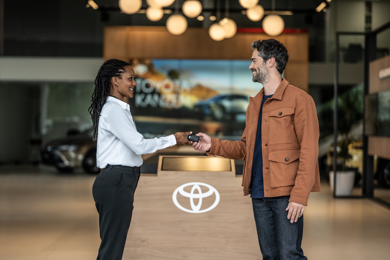 Toyota employee shaking hands with a customer